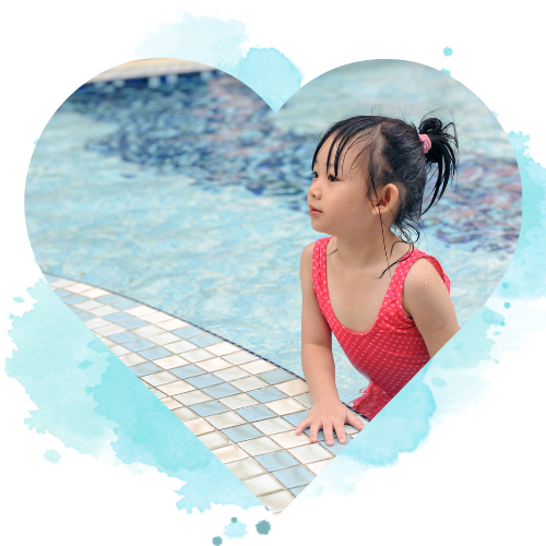 Kleinkind beim Bami schwimmen